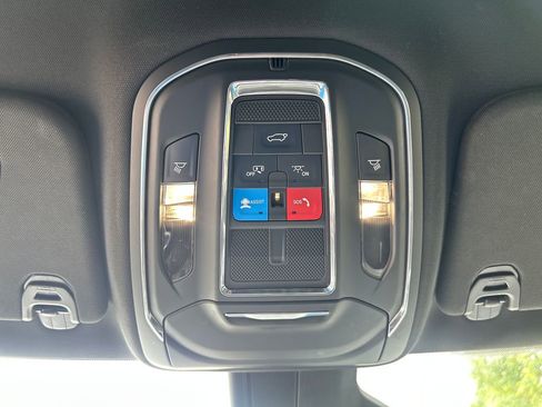 Used 2024 Jeep Wagoneer Series II w/ Flexible Seating Group RWD image 18