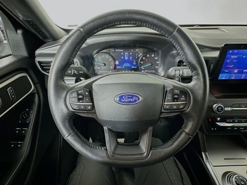 Used 2020 Ford Explorer XLT w/ Equipment Group 202A AWD/4WD image 11