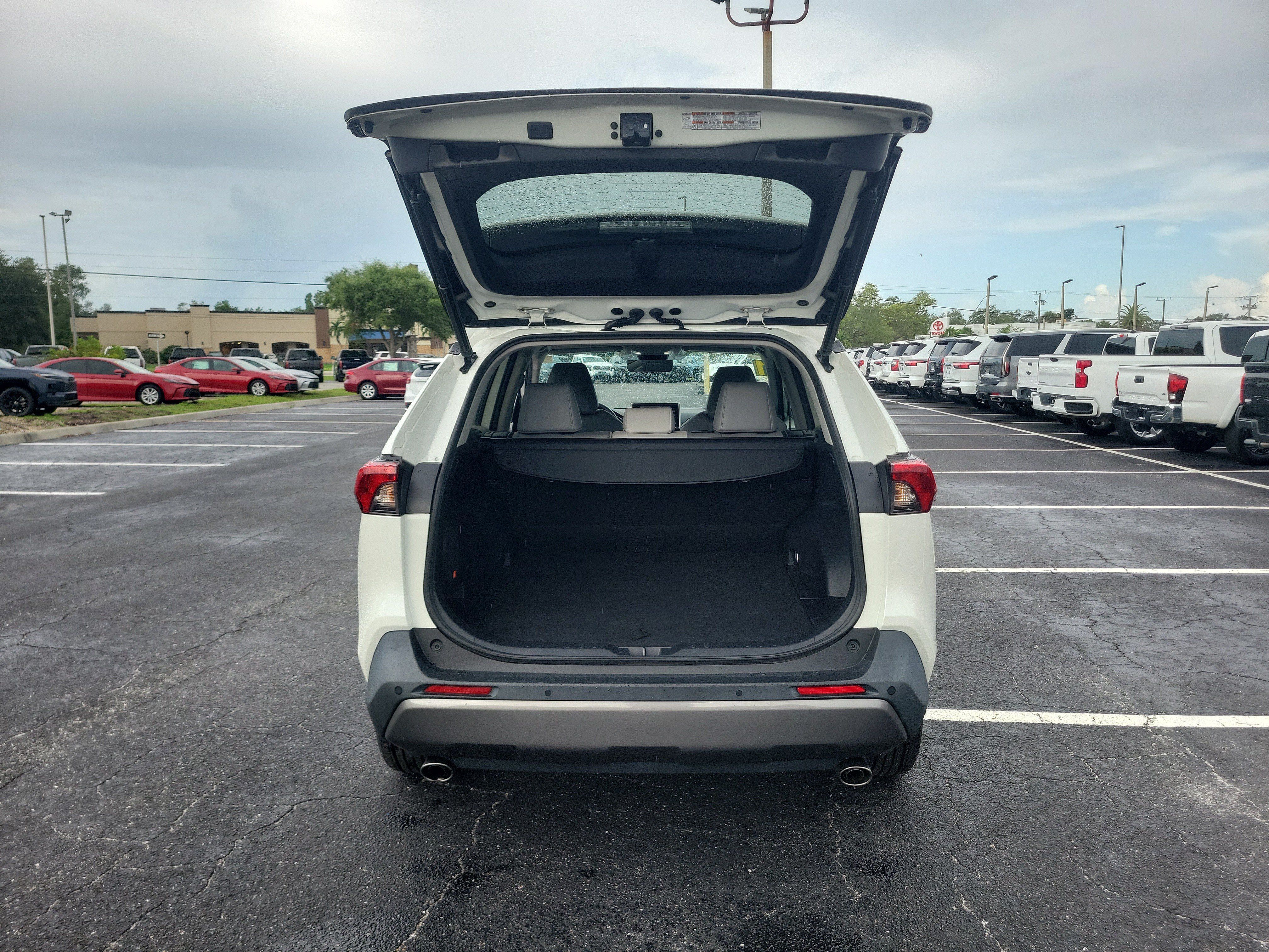 Used 2021 Toyota RAV4 Limited AWD/4WD image 10