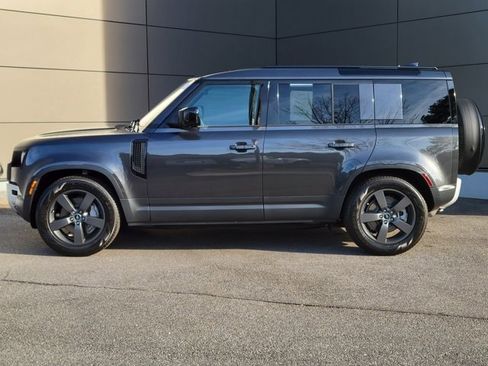 Used 2025 Land Rover Defender 110 S image 2