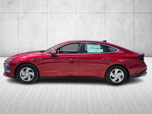 Used 2025 Hyundai Sonata SE image 2