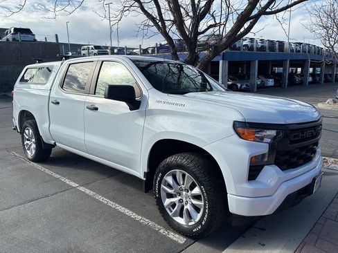 Used 2022 Chevrolet Silverado 1500 Custom image 1