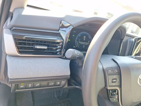 Used 2025 Toyota Camry LE image 18