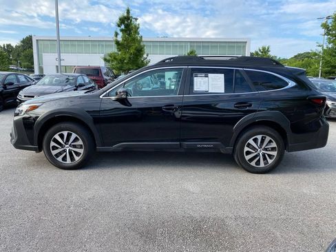 Used 2025 Subaru Outback Premium AWD/4WD image 4
