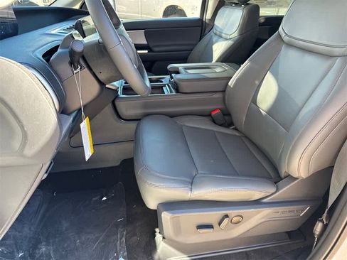 New 2025 Ford Expedition Active image 10