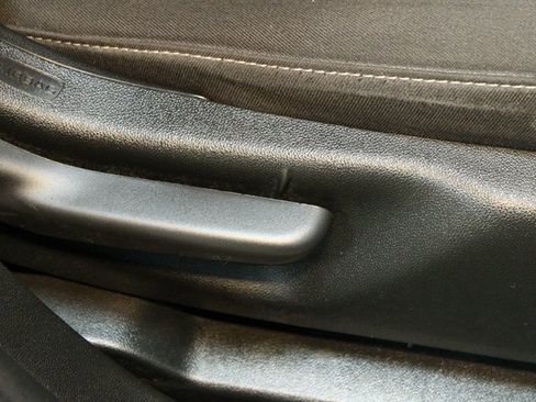 Used 2020 GMC Acadia SLE w/ GMC Pro Grade Package image 12