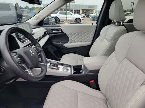 Used 2024 Mitsubishi Outlander SEL AWD/4WD image 7