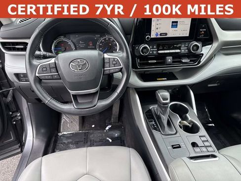 Used 2023 Toyota Highlander XLE AWD/4WD image 18