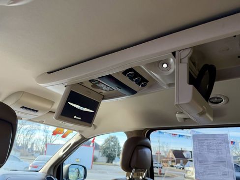 Used 2014 Chrysler Town & Country Touring-L w/ Trailer Tow Group FWD image 21