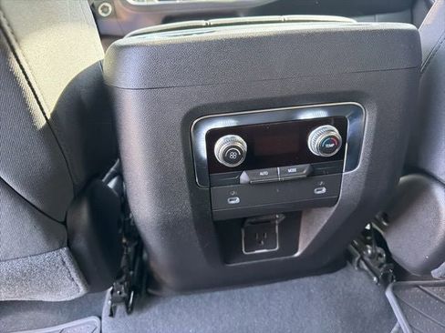 Used 2023 GMC Yukon SLE w/ Gmc Pro Safety Plus Package AWD/4WD image 20