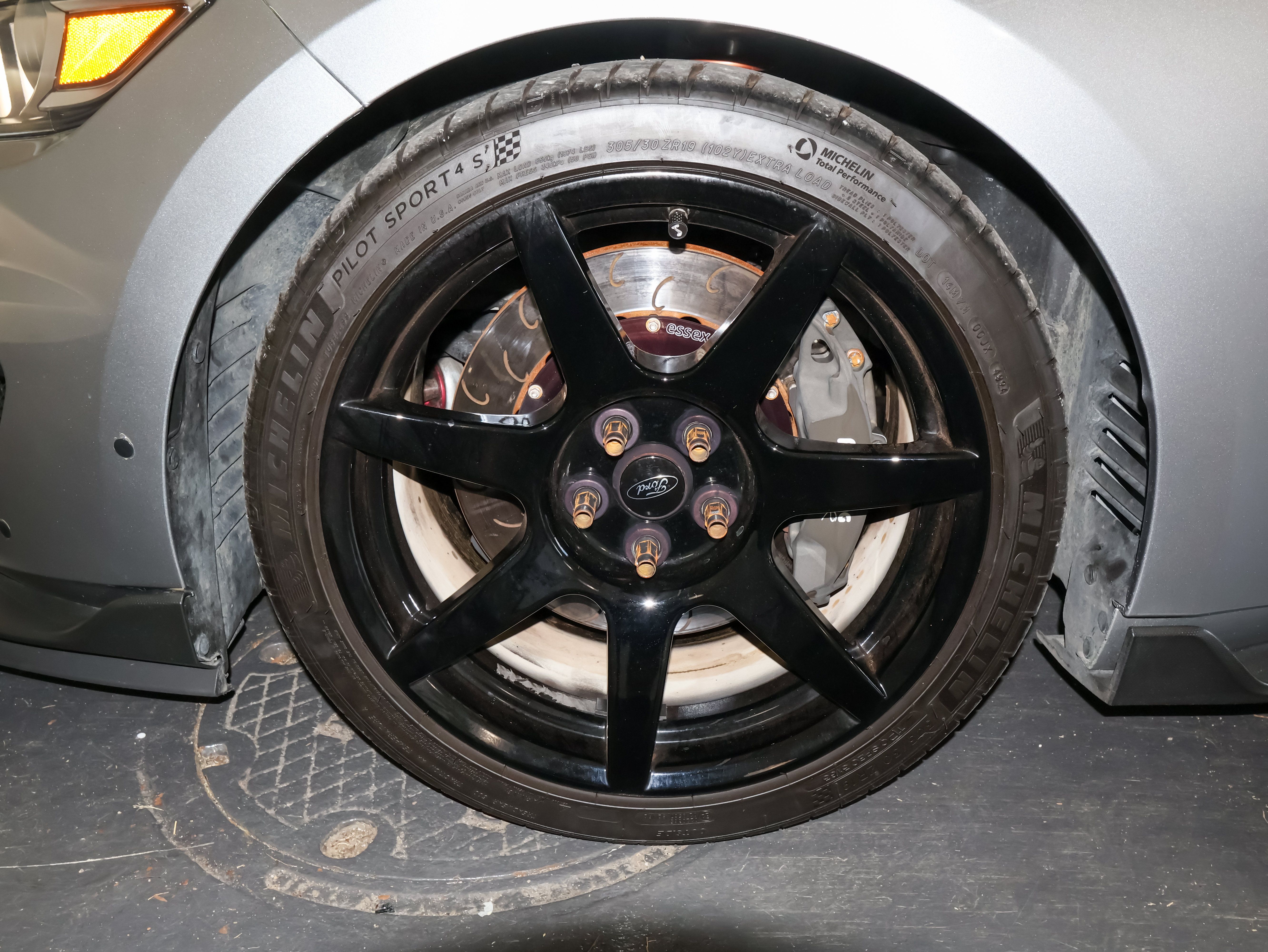 Used 2020 Ford Mustang Shelby GT350R w/ GT350R Equipment Group 920A RWD image 40