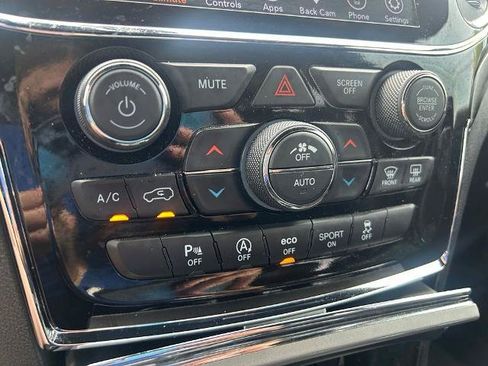 Used 2021 Jeep Grand Cherokee Laredo X AWD/4WD image 22