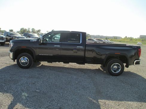 New 2026 GMC Sierra 3500 SLT w/ SLT Convenience Package image 10