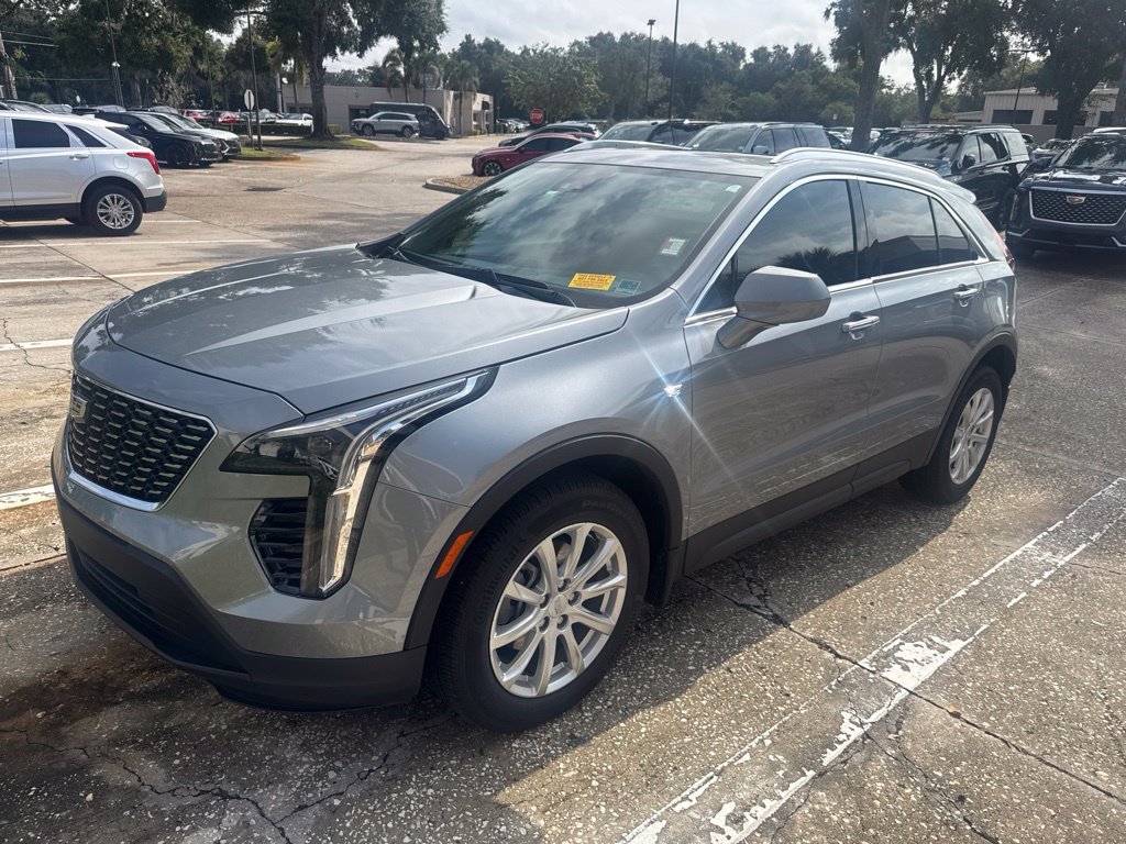 Used 2023 Cadillac XT4 Luxury FWD image 2