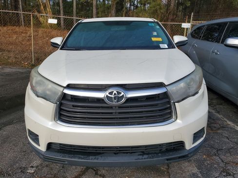 Used 2015 Toyota Highlander LE image 2