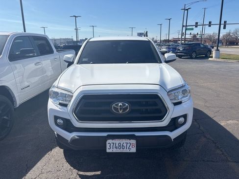 Used 2020 Toyota Tacoma SR5 image 2