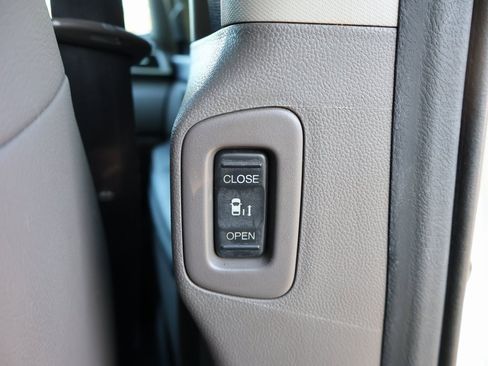 Used 2016 Honda Odyssey Touring Elite image 16