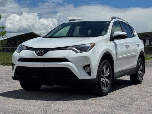 Used 2018 Toyota RAV4 XLE AWD/4WD image 1