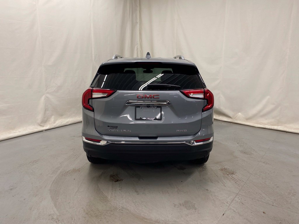 Used 2024 GMC Terrain SLT AWD/4WD image 7
