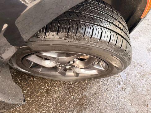 Used 2020 Chrysler Pacifica Limited w/ Advanced Safetytec Group image 45