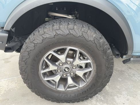 Used 2023 Ford Bronco Badlands image 11
