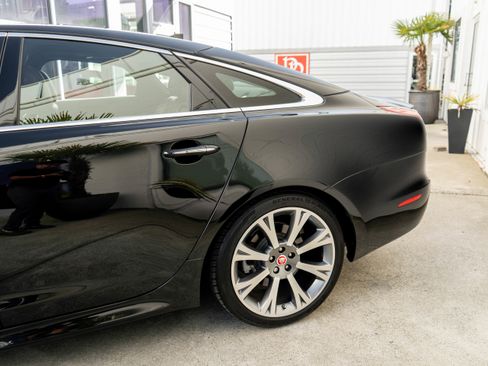 Used 2015 Jaguar XJ RWD image 5