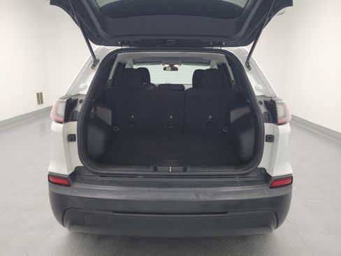 Used 2019 Jeep Cherokee Latitude w/ Popular Appearance Group FWD image 29