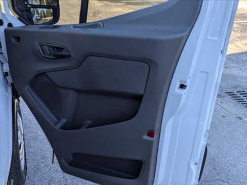 Used 2023 Ford E-Transit Medium Roof image 19