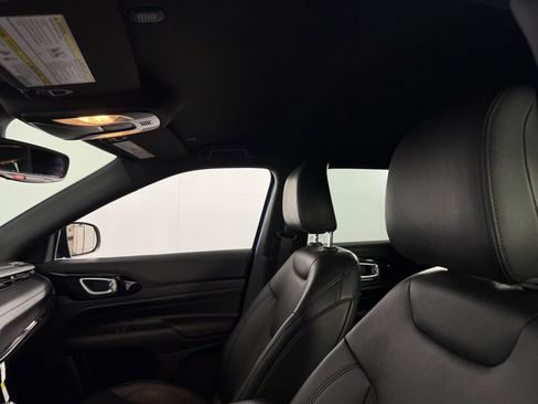 Used 2025 Jeep Compass Latitude w/ Altitude Special Edition image 24