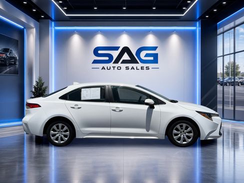 Used 2023 Toyota Corolla LE FWD image 3