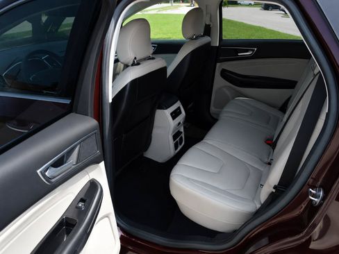 Used 2019 Ford Edge Titanium w/ Equipment Group 301A FWD image 12