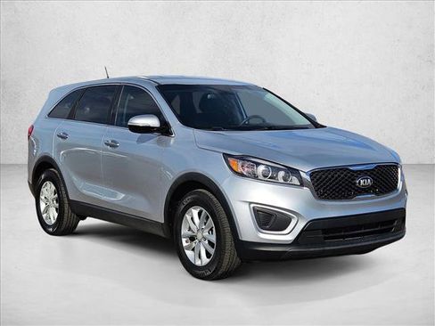 Used 2016 Kia Sorento L image 3