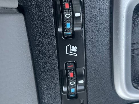 Used 2019 Toyota Highlander Limited image 32