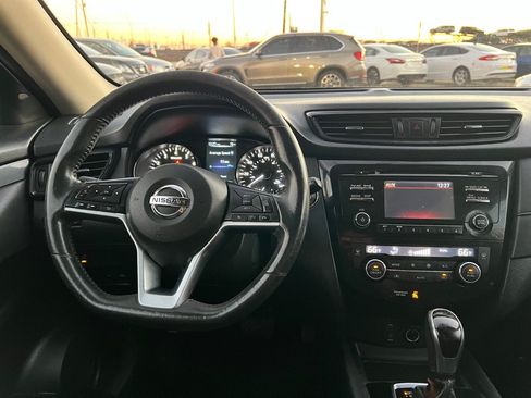 Used 2017 Nissan Rogue SV FWD image 16