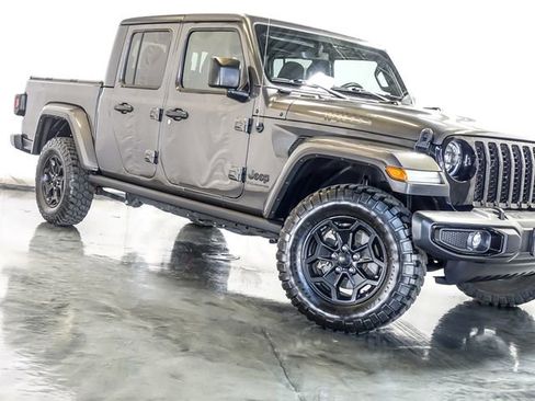 Used 2023 Jeep Gladiator Sport AWD/4WD image 5