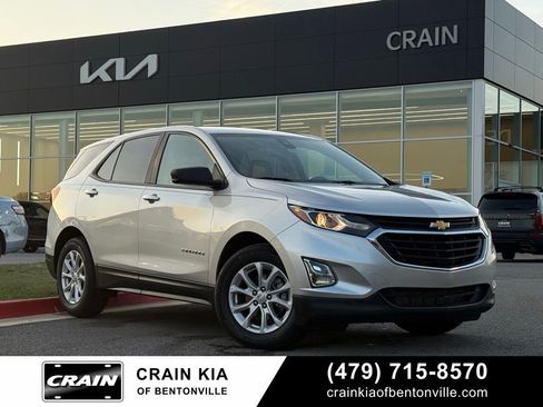 Used 2021 Chevrolet Equinox LS w/ LS Convenience Package FWD image 1