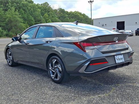 Certified 2025 Hyundai Elantra Sport FWD image 19