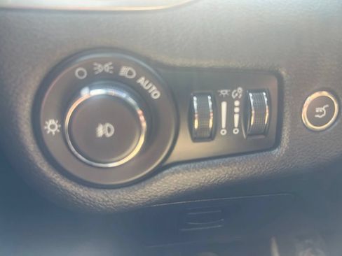 Used 2021 Jeep Cherokee Limited w/ Trailer Tow Group AWD/4WD image 28