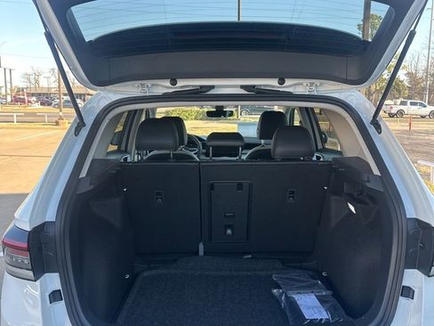 New 2026 Volkswagen Taos SE FWD image 16