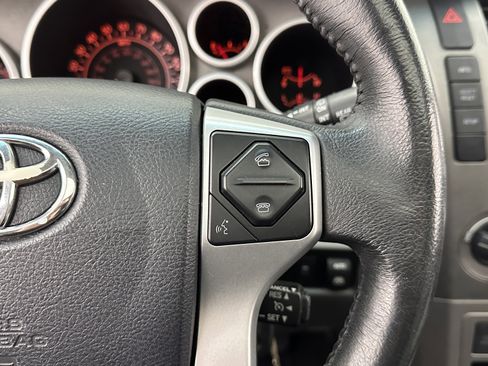 Used 2016 Toyota Sequoia SR5 AWD/4WD image 19