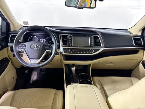 Used 2016 Toyota Highlander Limited Platinum image 12