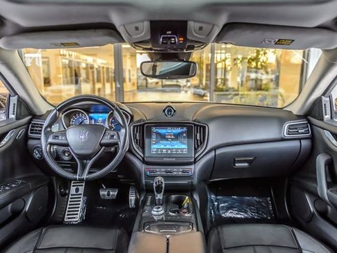 Used 2018 Maserati Ghibli GranSport image 3