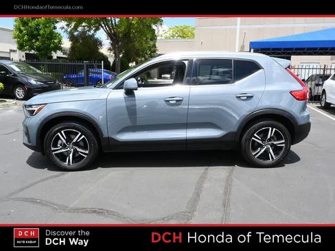 Used 2023 Volvo XC40 B5 Plus AWD/4WD image 4