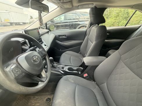 Used 2020 Toyota Corolla LE w/ LE Premium Package FWD image 4