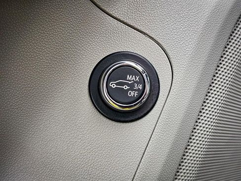 Certified 2023 GMC Acadia SLT w/ Preferred Package image 14