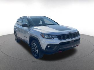 Used 2025 Jeep Compass Trailhawk video 1