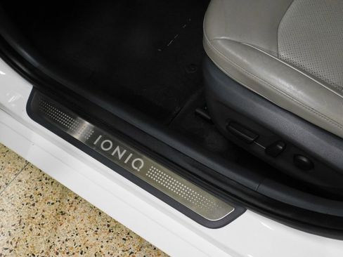 Used 2018 Hyundai Ioniq Limited FWD image 30