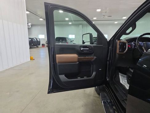 Used 2023 Chevrolet Silverado 3500 High Country w/ Z71 Off-Road Package AWD/4WD image 22