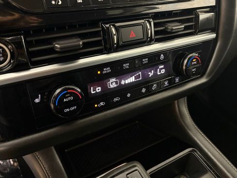 Used 2023 Nissan Pathfinder SL image 27