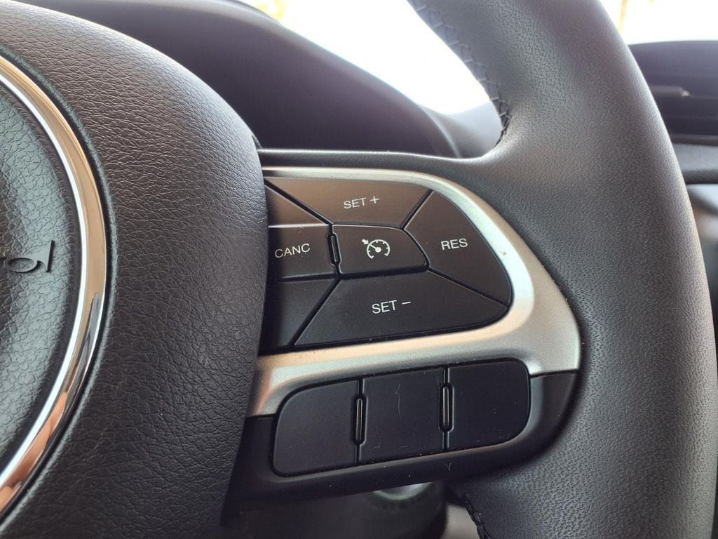 Used 2019 Jeep Renegade Latitude FWD image 27